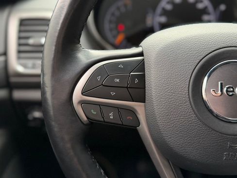 Used 2021 Jeep Grand Cherokee Laredo X image 8