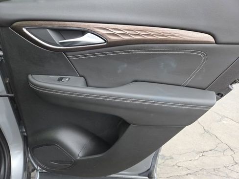 Used 2023 Buick Envision Avenir image 29