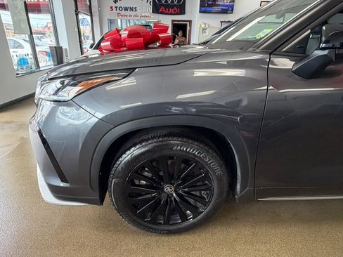 Used 2025 Toyota Highlander XSE AWD/4WD image 9