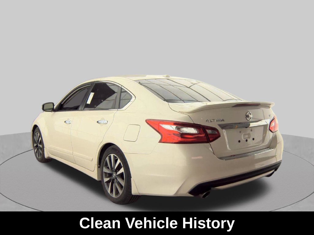 Used 2017 Nissan Altima 2.5 SL w/ 2.5 Technology Package FWD image 4