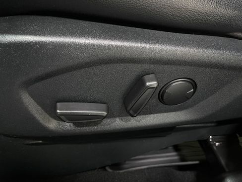 Used 2019 Ford Explorer XLT w/ Equipment Group 202A image 18