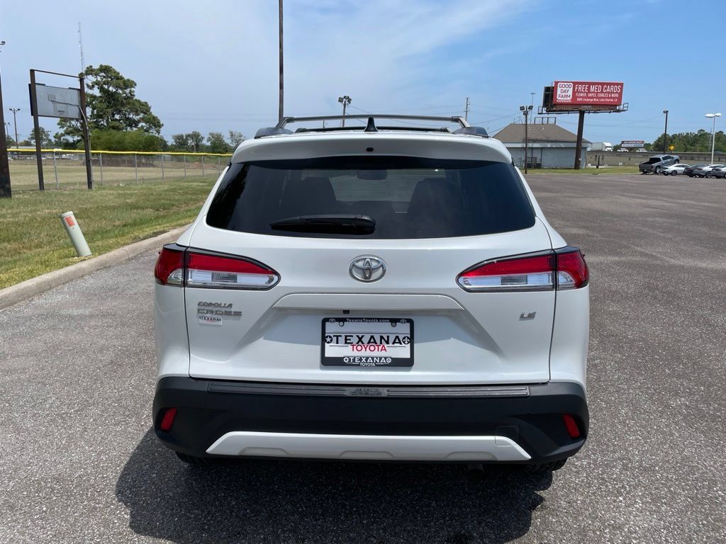 Used 2025 Toyota Corolla Cross LE w/ Moonroof Package FWD image 6
