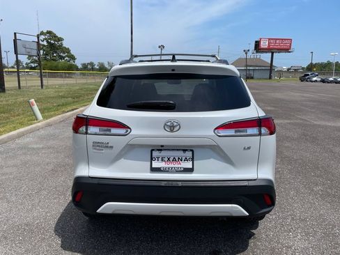 Used 2025 Toyota Corolla Cross LE w/ Moonroof Package FWD image 6