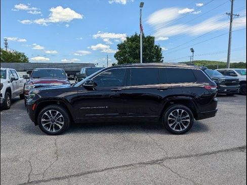 Used 2023 Jeep Grand Cherokee L Overland w/ Advanced Protech Group III image 12