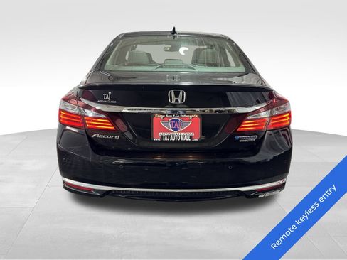 Used 2017 Honda Accord Touring image 5