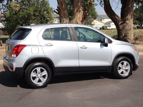 Used 2018 Chevrolet Trax LS AWD/4WD image 4