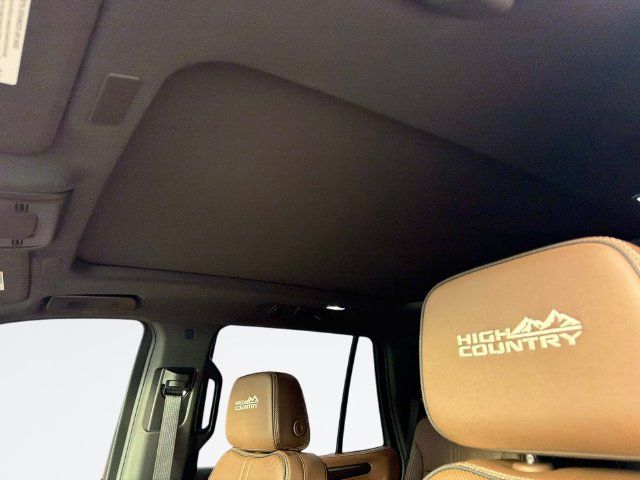 Used 2025 Chevrolet Tahoe High Country AWD/4WD image 23