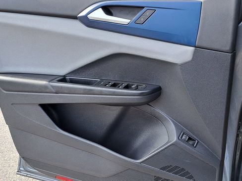 Used 2022 Volkswagen Taos SE image 23