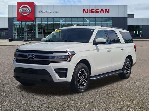 Used 2023 Ford Expedition Max XLT AWD/4WD image 3