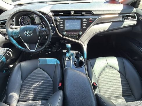 Used 2018 Toyota Camry SE w/ Convenience Package FWD image 19