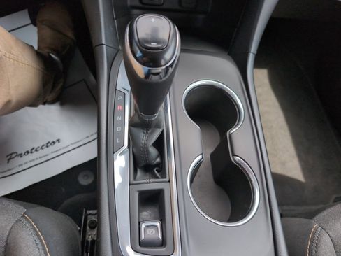 Used 2018 Chevrolet Equinox LT image 24