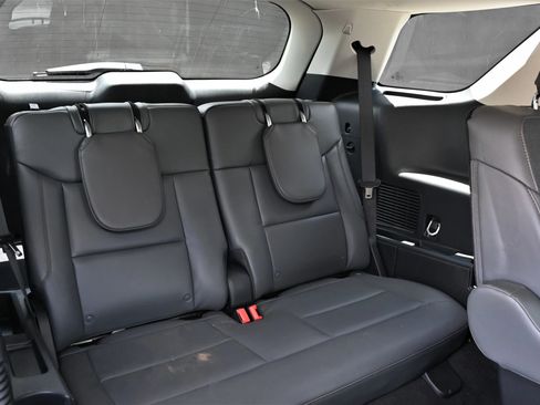 Used 2025 Ford Explorer Active w/ Active Comfort Package RWD image 21