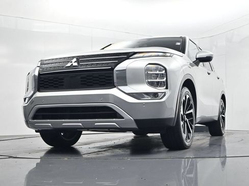 Used 2024 Mitsubishi Outlander SE FWD image 41