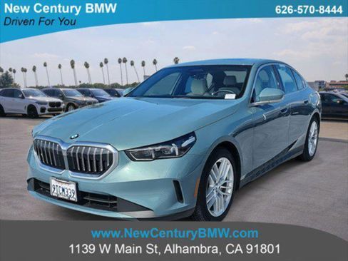 Used 2025 BMW 530i RWD image 1