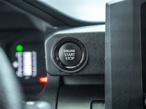 Certified 2025 Toyota Tacoma SR image 27