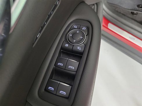 Certified 2025 Cadillac XT6 Luxury image 21