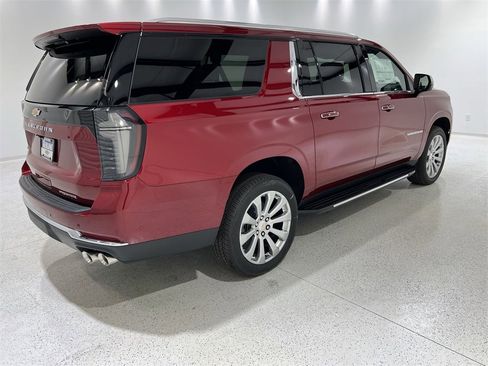 New 2025 Chevrolet Suburban Premier image 5