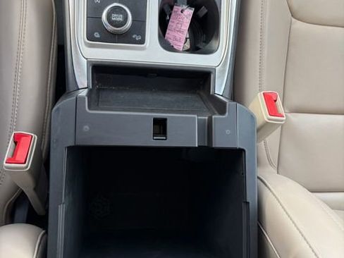 Used 2024 Ford Explorer XLT w/ Equipment Group 202A image 33