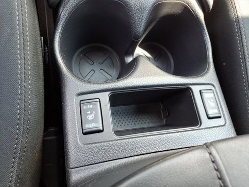 Used 2019 Nissan Rogue SV FWD image 14