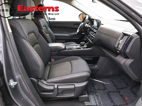 Used 2025 Nissan Pathfinder SV FWD image 24