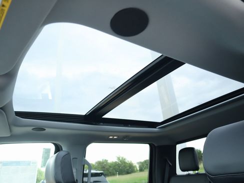 New 2026 Ford F250 Lariat w/ Black Appearance Package image 17