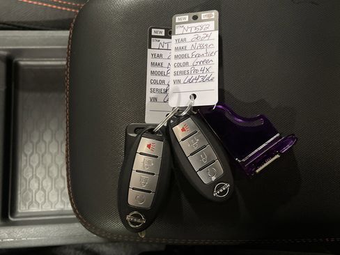 Used 2024 Nissan Frontier PRO-4X w/ Off-Road Protection Package image 25