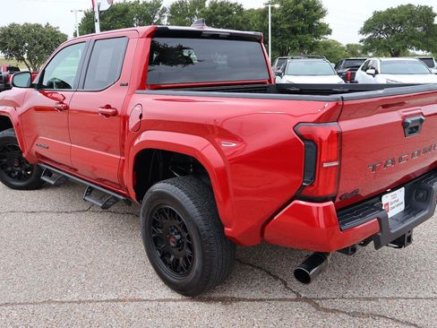 Used 2025 Toyota Tacoma SR5 AWD/4WD image 5