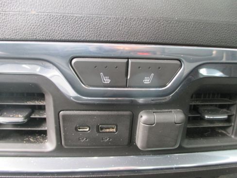 Used 2019 Chevrolet Silverado 1500 High Country w/ High Country Premium Package image 12