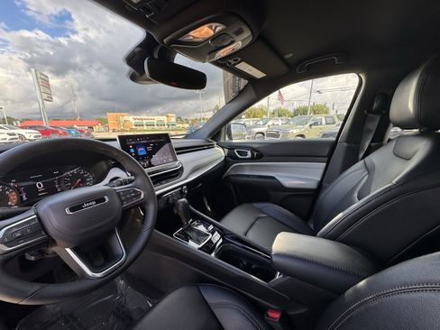 Used 2024 Jeep Compass Limited image 19