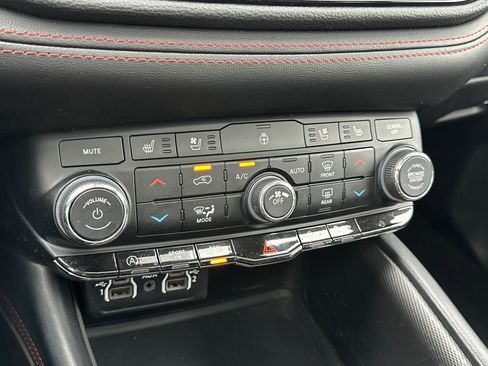 Used 2023 Dodge Durango GT image 28