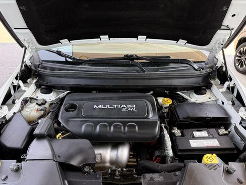 Used 2017 Jeep Cherokee Trailhawk AWD/4WD image 41
