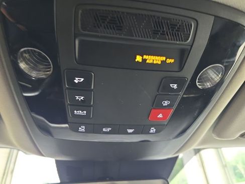Used 2025 Kia Carnival EX FWD image 23