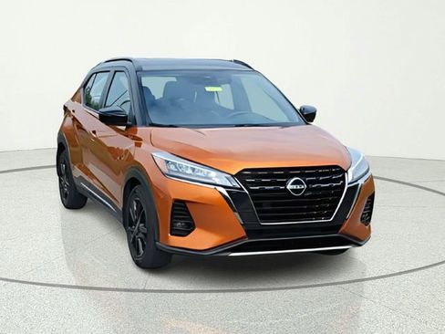 Used 2023 Nissan Kicks SR w/ SR Premium Package FWD image 8