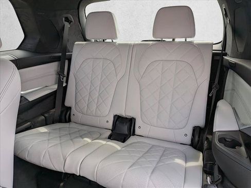 New 2027 BMW X7 xDrive40i w/ Executive Package AWD/4WD image 18
