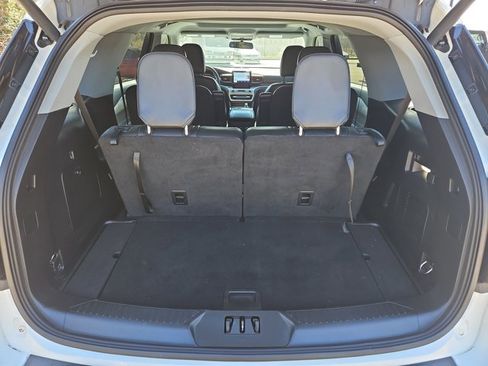 Certified 2022 Ford Explorer XLT w/ Equipment Group 202A image 6