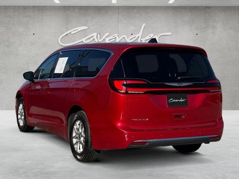 Used 2024 Chrysler Pacifica Touring-L image 14