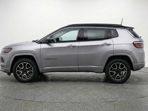 Used 2025 Jeep Compass Trailhawk AWD/4WD image 5