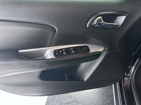 Used 2019 Dodge Journey SE FWD image 40
