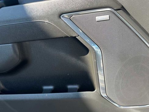 Used 2022 Chevrolet Silverado 1500 LTZ w/ LTZ Premium Package AWD/4WD image 13