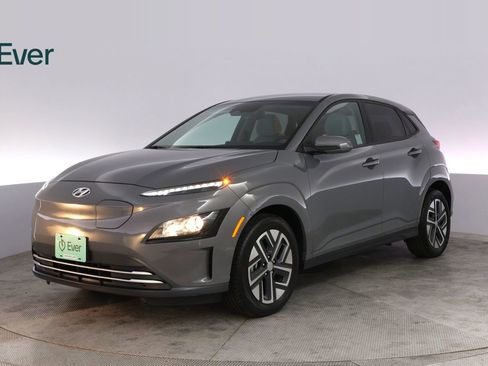 Used 2023 Hyundai Kona SE FWD image 2
