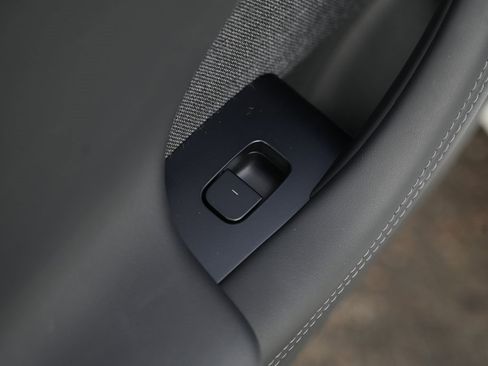 Used 2022 Tesla Model S Plaid image 30