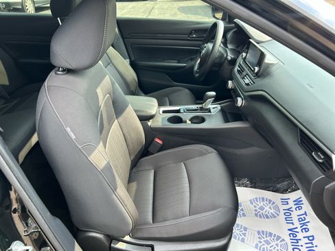 Used 2024 Nissan Altima 2.5 S FWD image 22