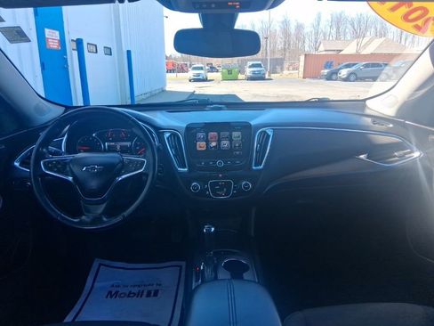 Used 2017 Chevrolet Malibu LT FWD image 15