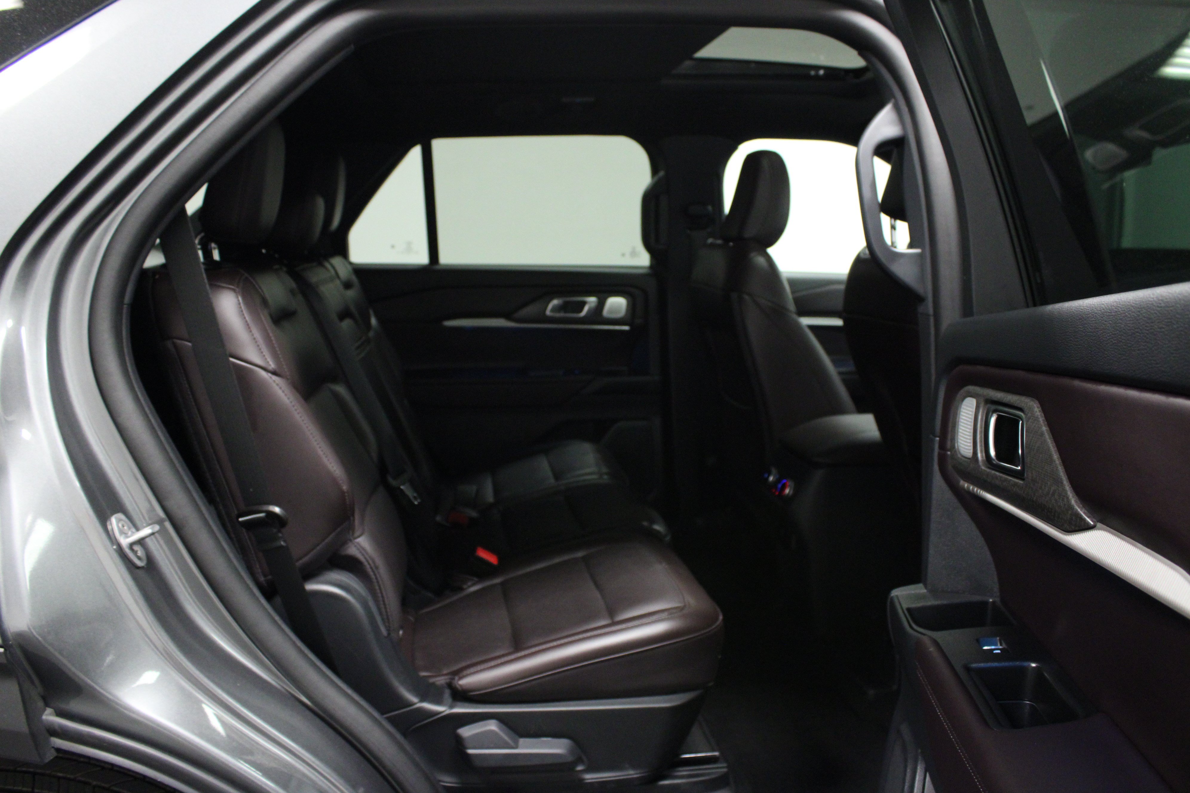 Used 2026 Ford Explorer Platinum AWD/4WD image 16