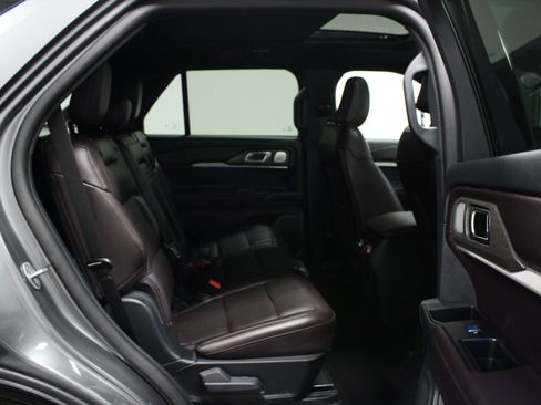 Used 2026 Ford Explorer Platinum AWD/4WD image 16