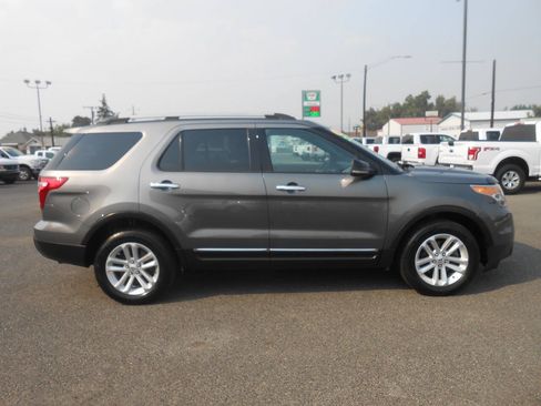 Used 2012 Ford Explorer XLT AWD/4WD image 2