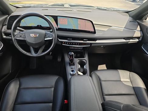 Used 2025 Cadillac XT4 Premium Luxury FWD image 13
