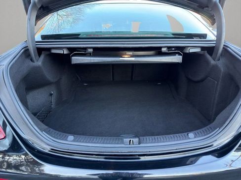Used 2018 Mercedes-Benz E 300 4MATIC image 11