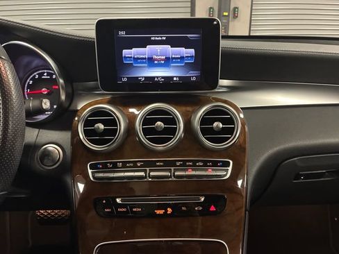 Used 2017 Mercedes-Benz GLC 300 4MATIC image 19