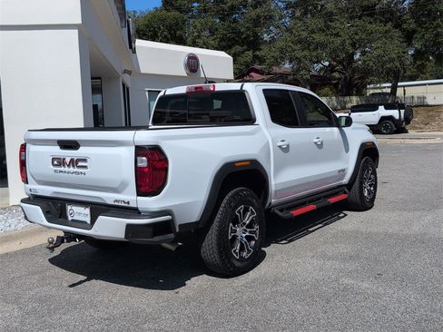 Used 2025 GMC Canyon AT4 image 6